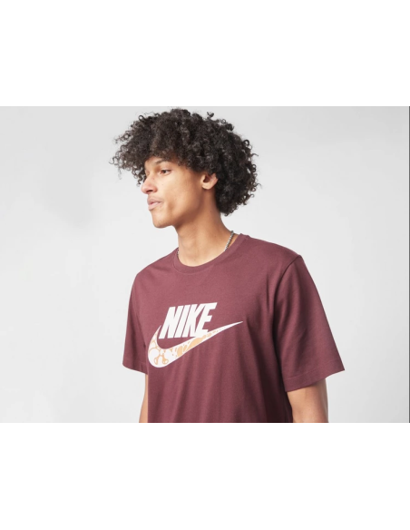 Camiseta Nike NSW Tee12MO Futura Hombre - Bordeaux