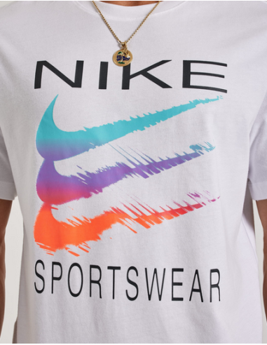 Camiseta Nike Sportswear Graphic Swoosh para...